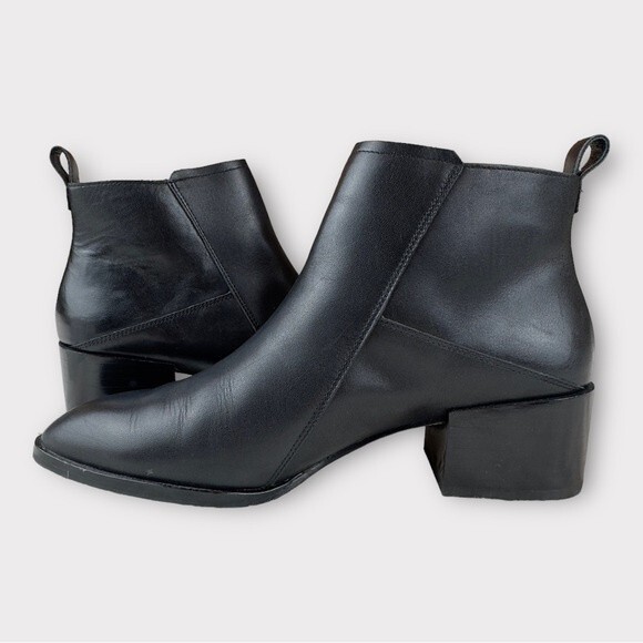 Donald J. Pliner Dante Zippered Black Leather
Booties in 7M -Like New - Picture 9 of 11